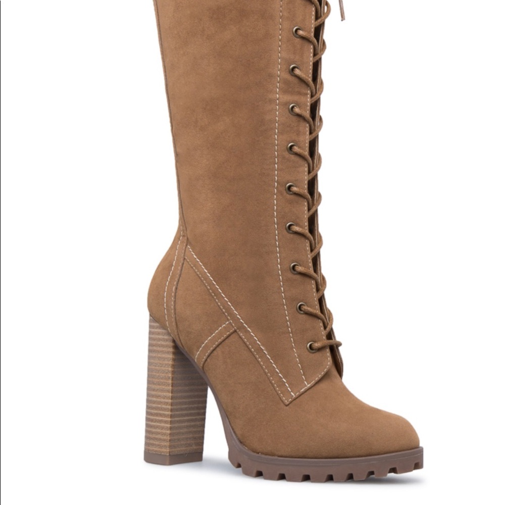 Heeled boots